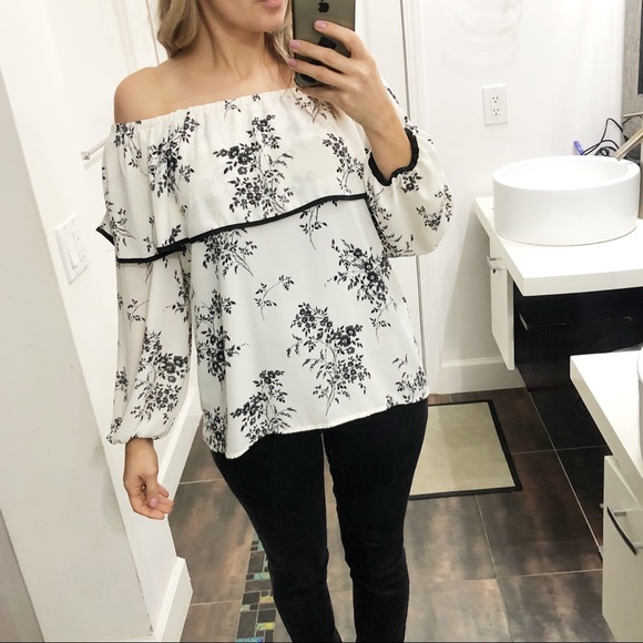 Vince Camuto Tops - Vince Camuto off shoulder blouse size Medium